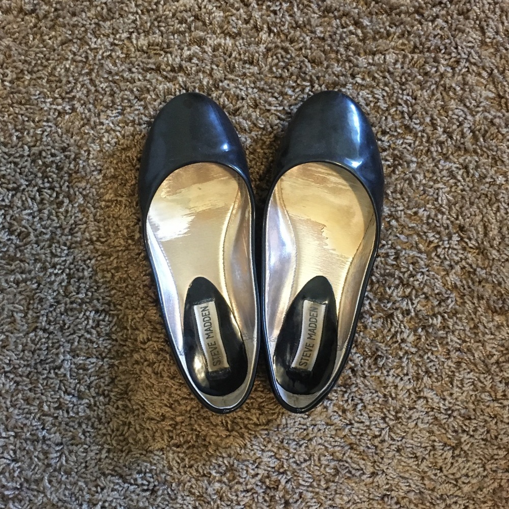Steve Madden | Black Flats